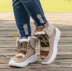 Warm Lined Ankle Boots Wide Faux Fur Cuff Lace-Up Outdoor Cozy Winter Shoes Boho